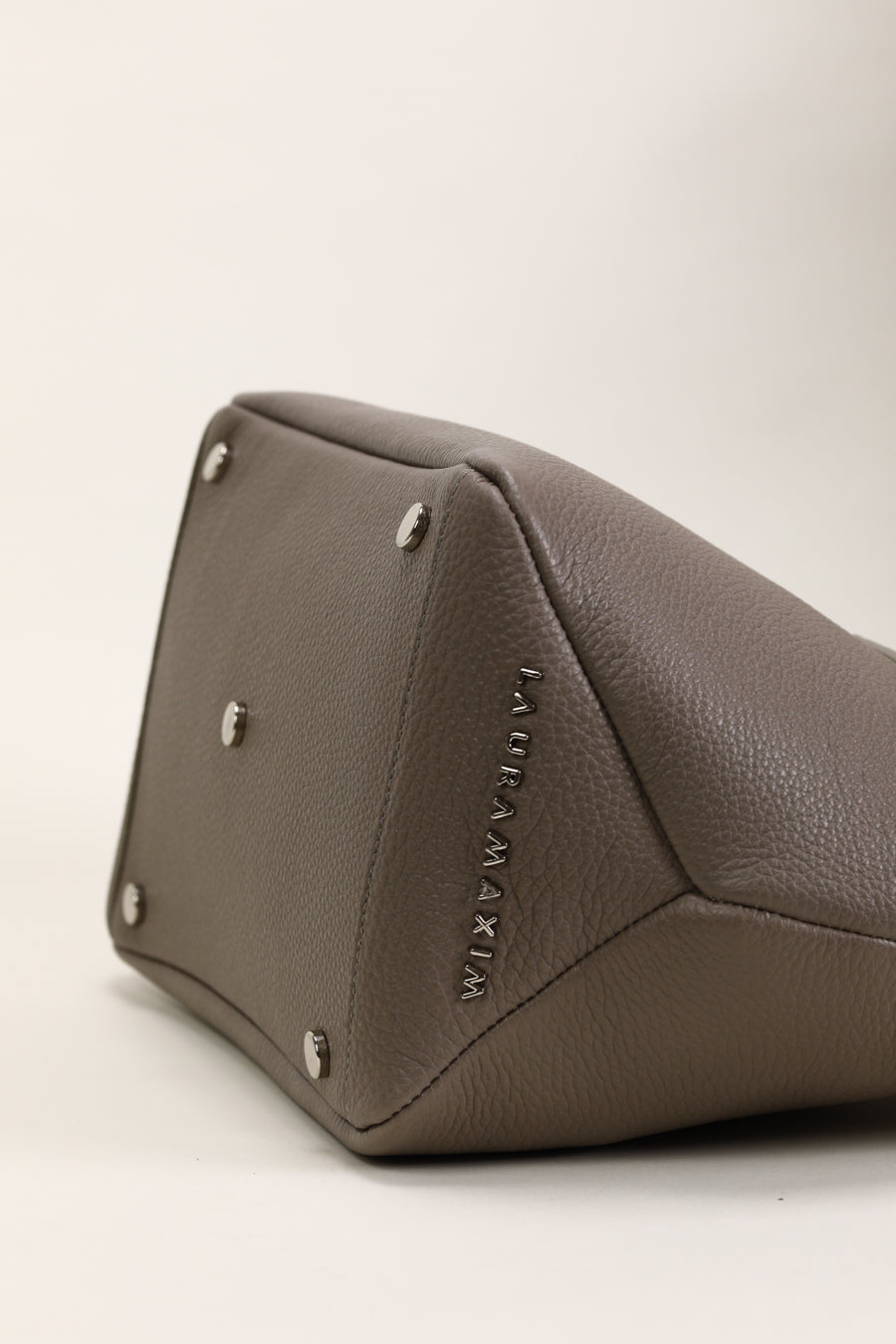 Victoria Medium Warm Grey