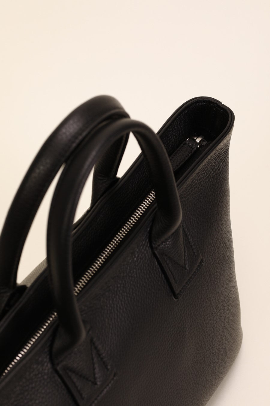 Victoria Medium Black