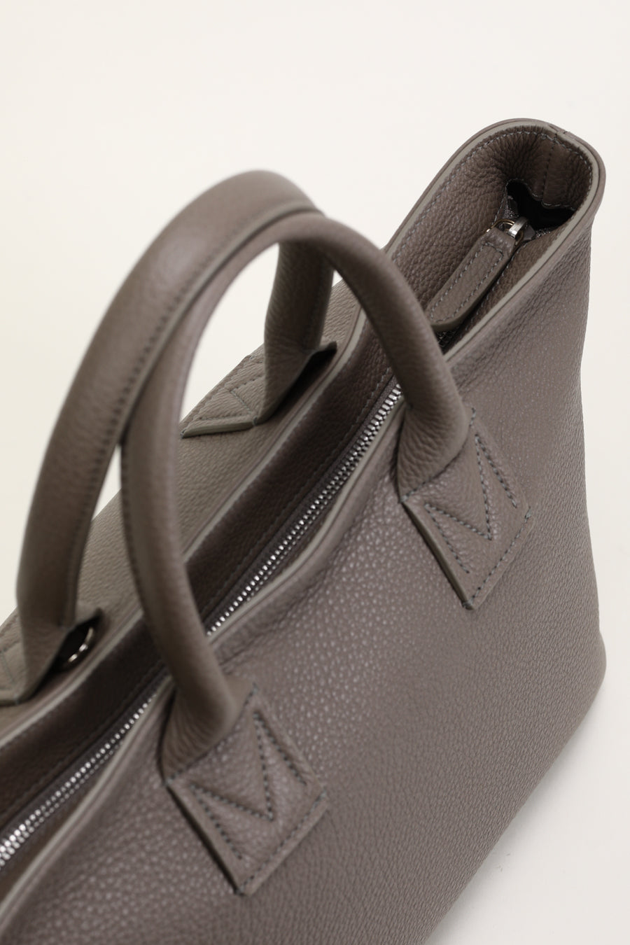 Victoria Medium Warm Grey