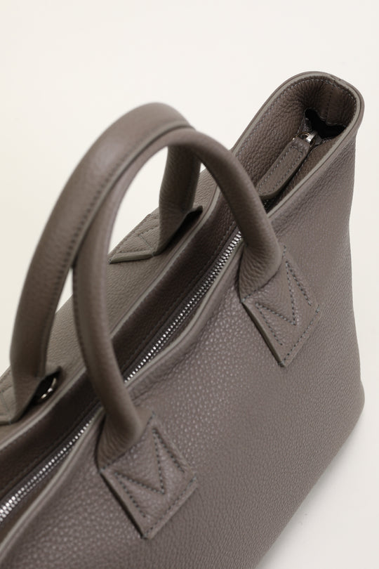 Victoria Medium Warm Grey