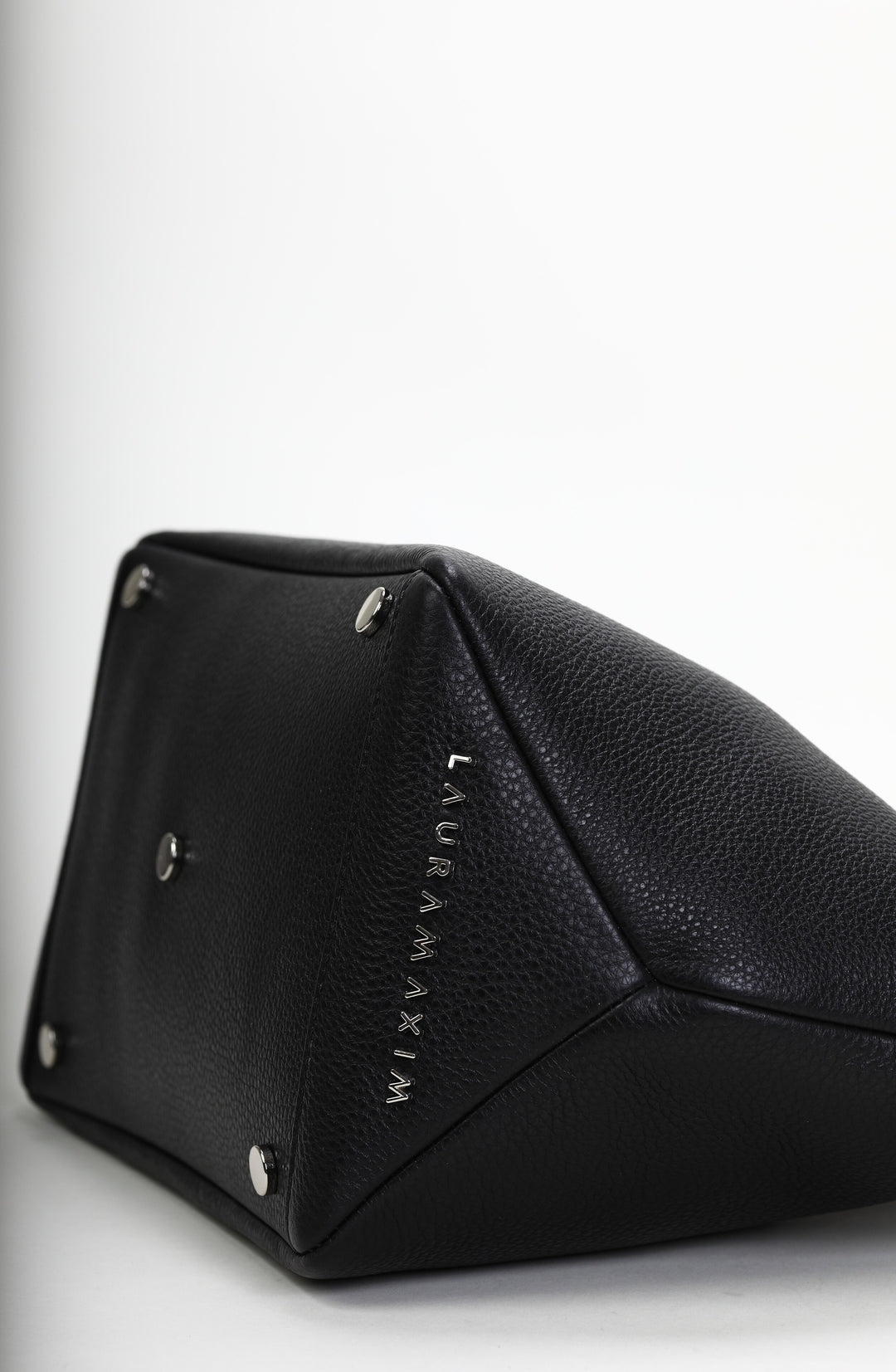 Victoria Medium Black