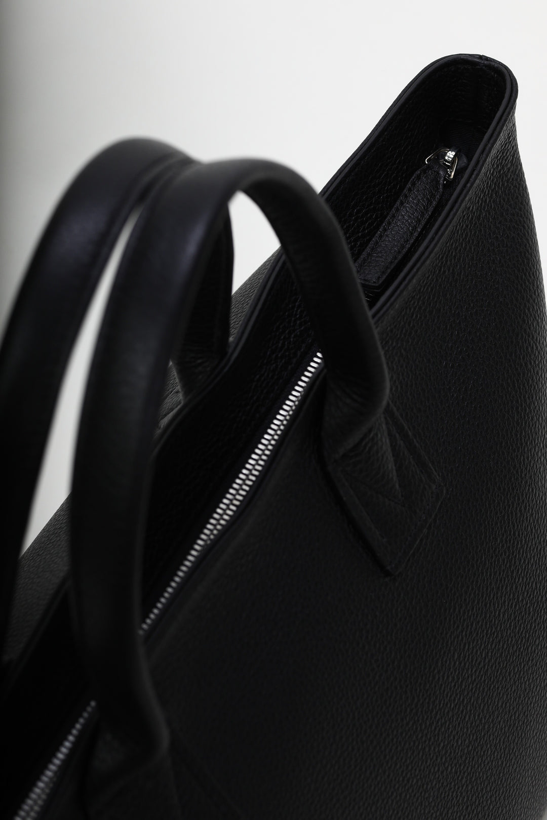 Victoria Medium Black