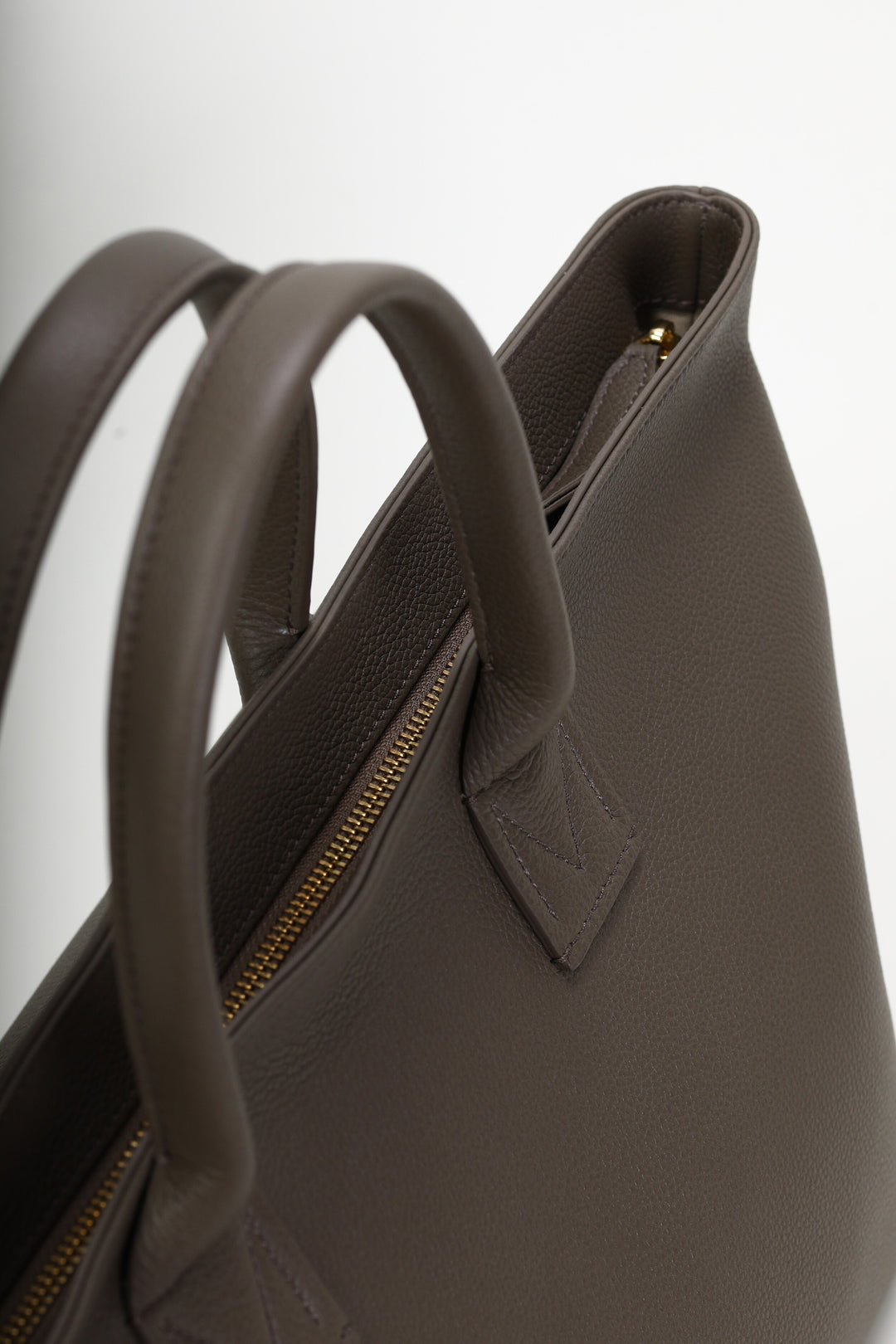 Victoria Medium Warm Grey