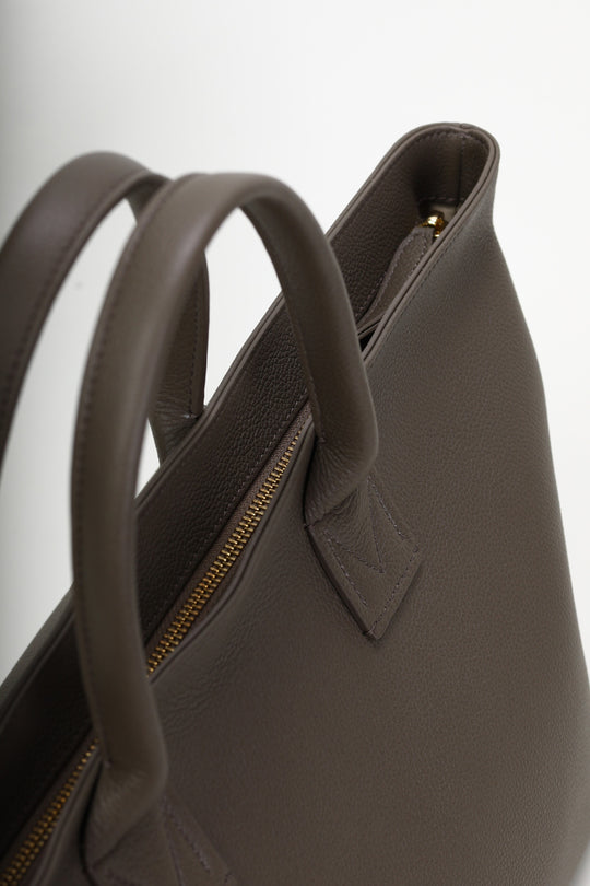 Victoria Medium Warm Grey